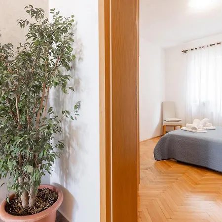 Nora Apartment