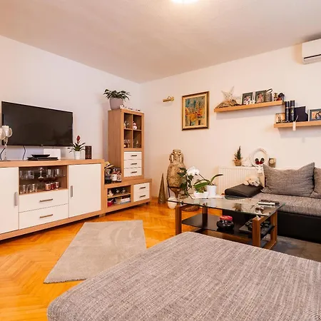 Nora Apartment *