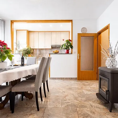 Nora Apartment Omis