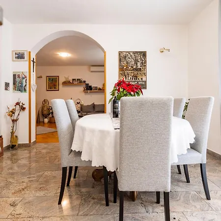 Apartment Nora Omis